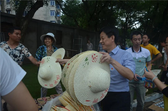 炎炎夏日送清涼，點滴關(guān)懷暖人心——城投集團各黨支部開展“送清涼”慰問一線員工活動